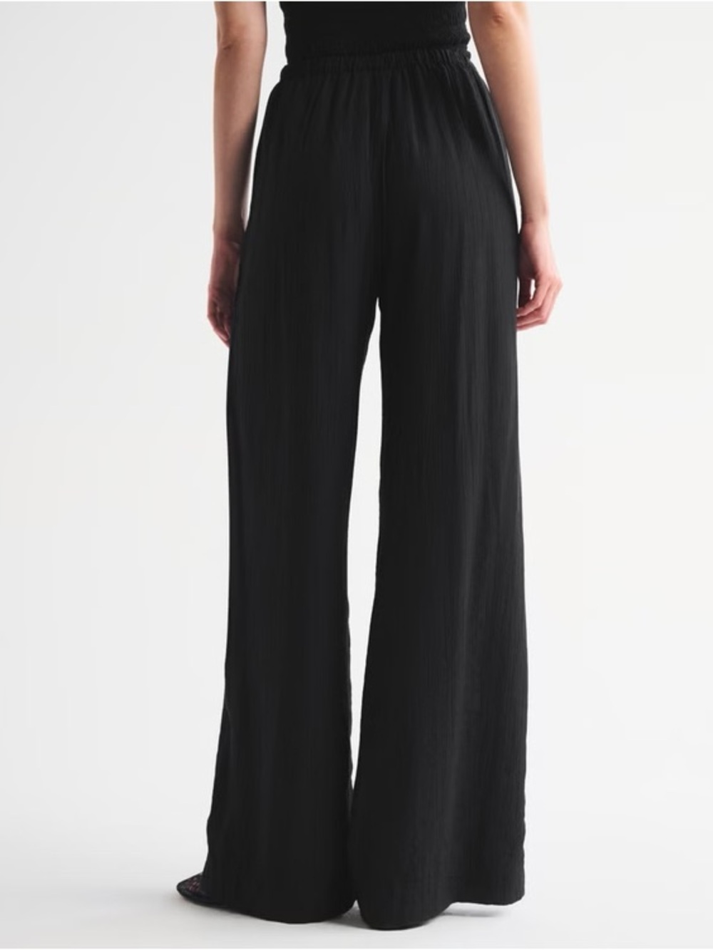 Abercrombie & Fitch Black Crinkle Pull-On Pant Size Medium - Picture 2 of 5
